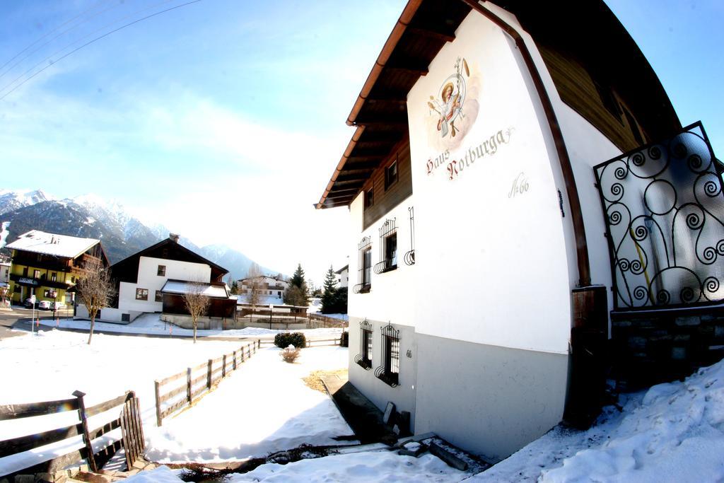 Family Friendly Chalet - Central With Beautiful Mountain Views เซเฟลด์ อิน ทิโรล ภายนอก รูปภาพ